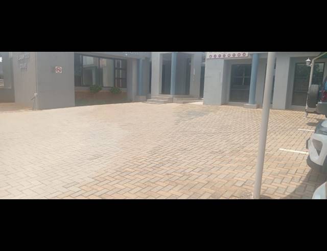 380M² OFFICE FOR SALE IN FLAMWOOD